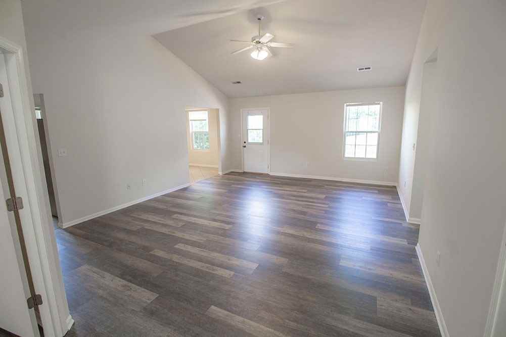 1603 Smiley Ln - Photo 5 of 42