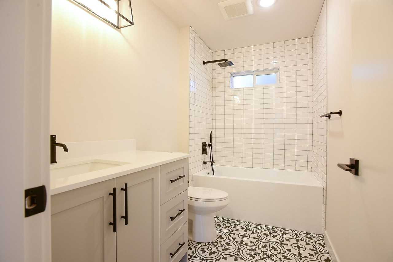 8307 13th Ave Nw - Photo 6 of 26