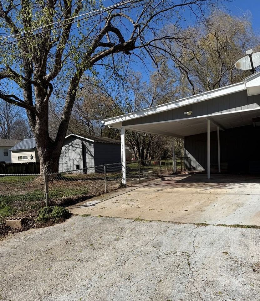 1453 S Fort Ave - Photo 3 of 32