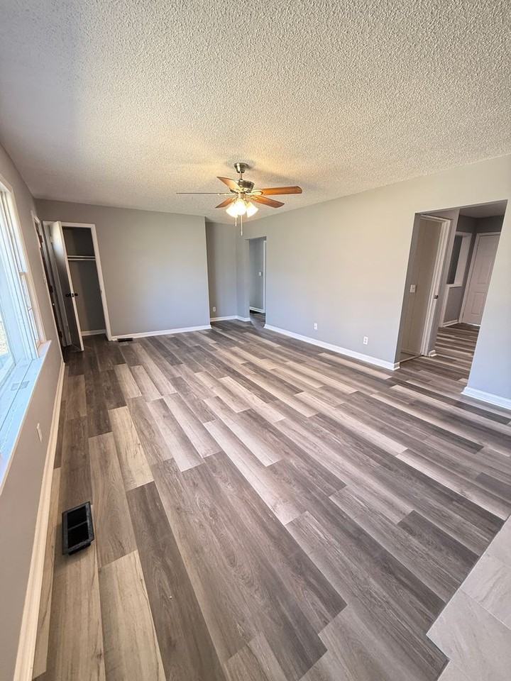 1453 S Fort Ave - Photo 6 of 32