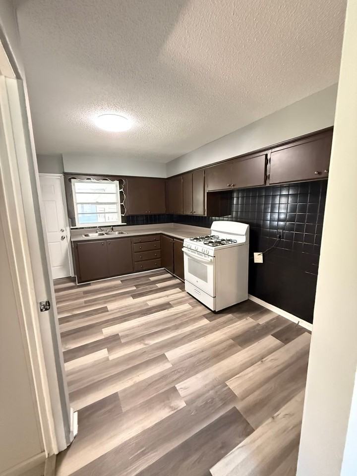 1453 S Fort Ave - Photo 7 of 32