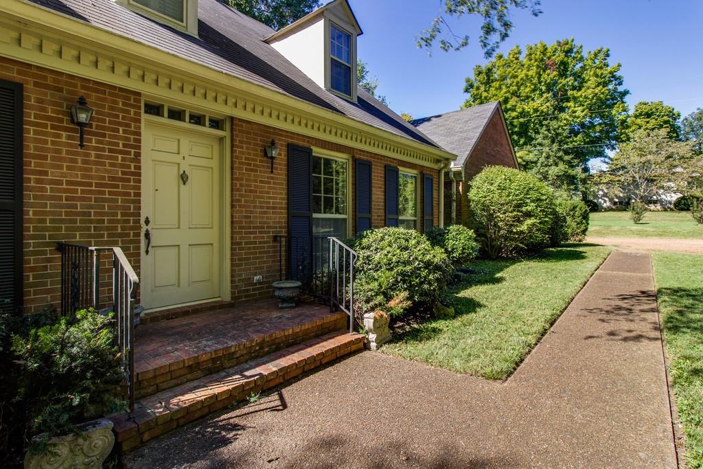 1501 Hillsboro Rd - Photo 2 of 24