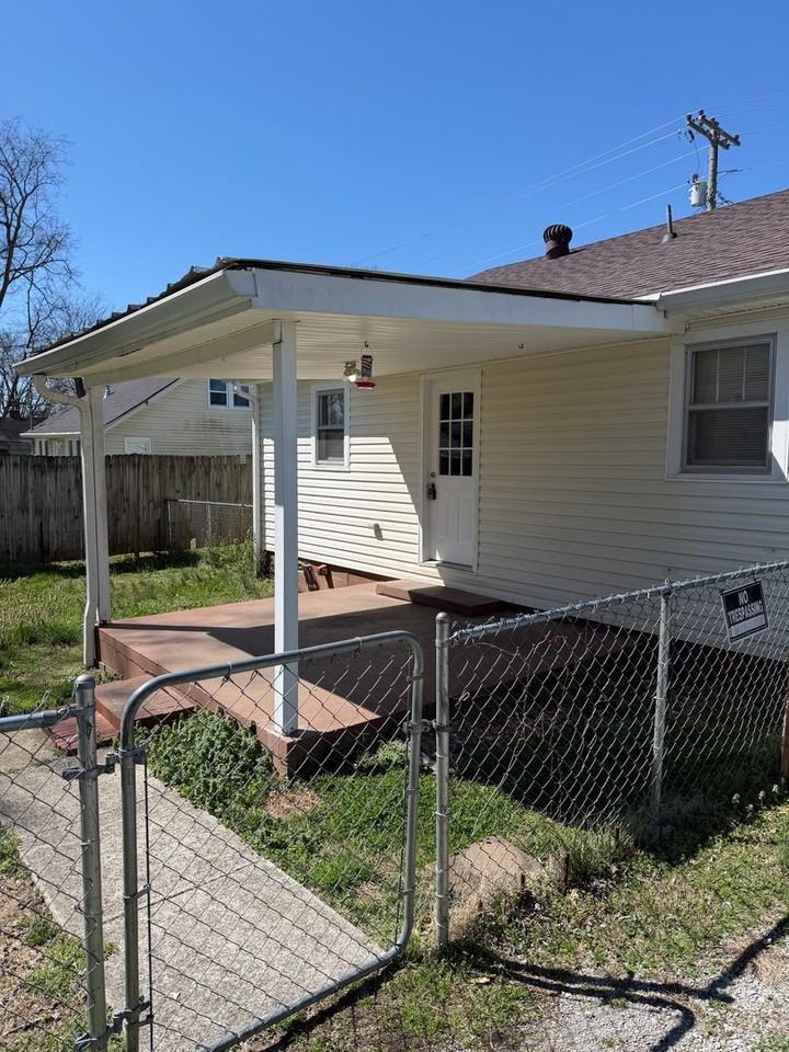 727 N Greenwood Ext - Photo 3 of 27