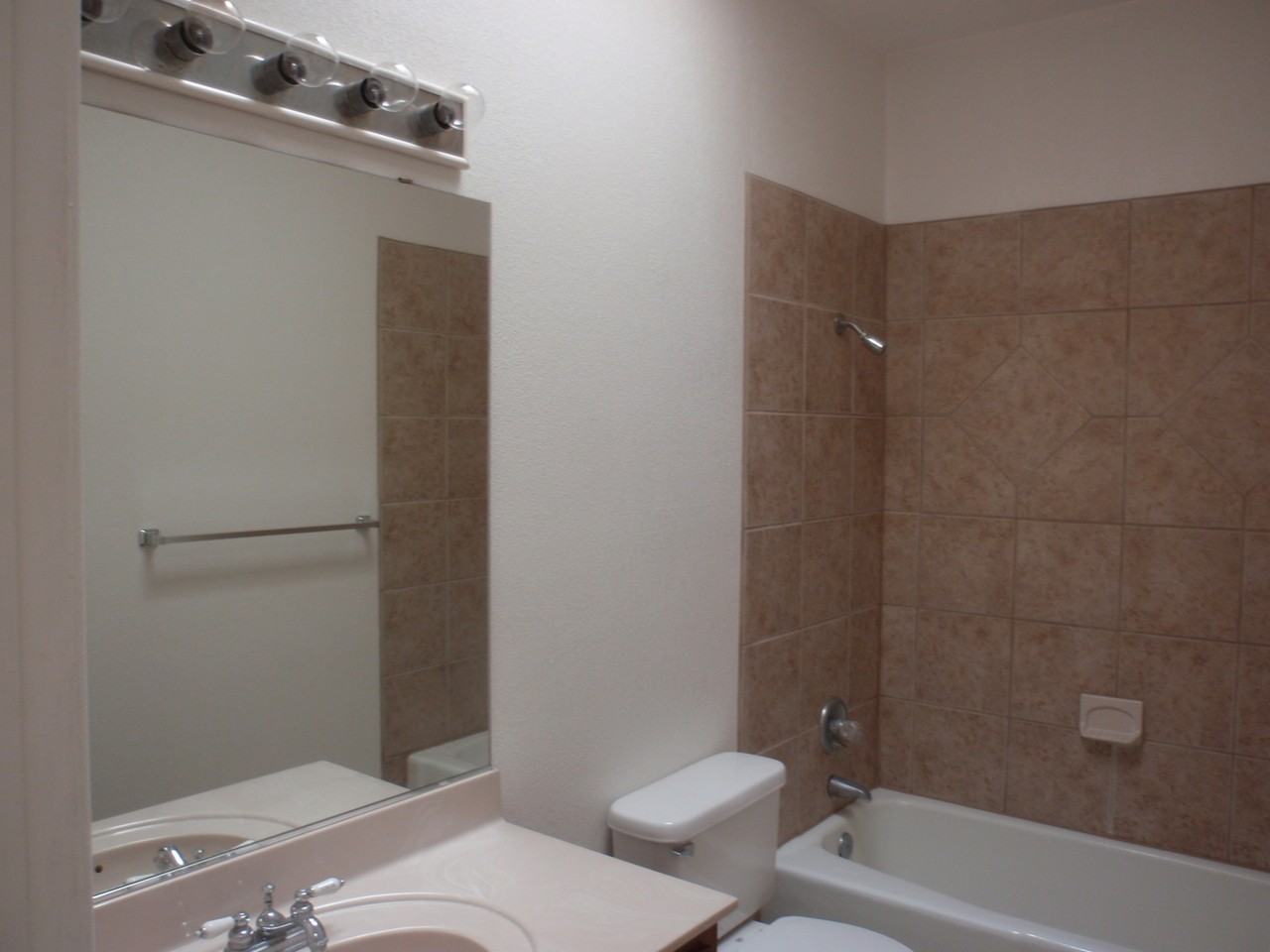 2714 Custer Way - Photo 5 of 24