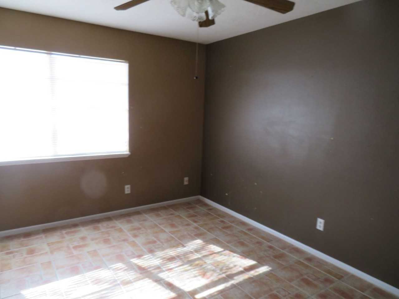 2040 Carlyle Dr - Photo 7 of 19