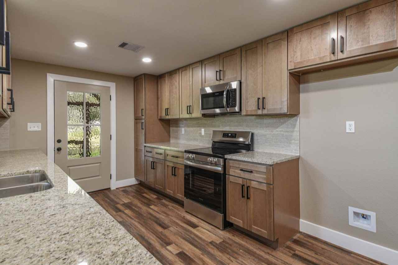 9126 Lazy Ln - Photo 7 of 28