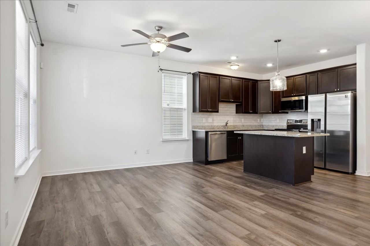 1414 Waltham Ln - Photo 4 of 26