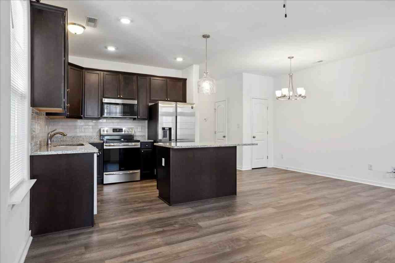 1414 Waltham Ln - Photo 5 of 26