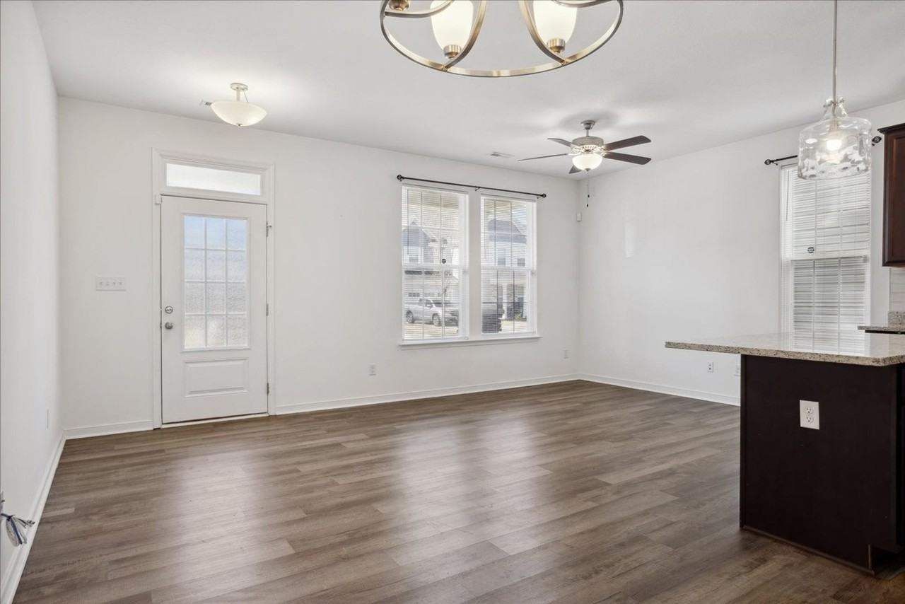 1414 Waltham Ln - Photo 6 of 26