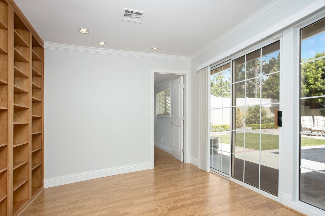 9091 Aloha Dr - Photo 4 of 25
