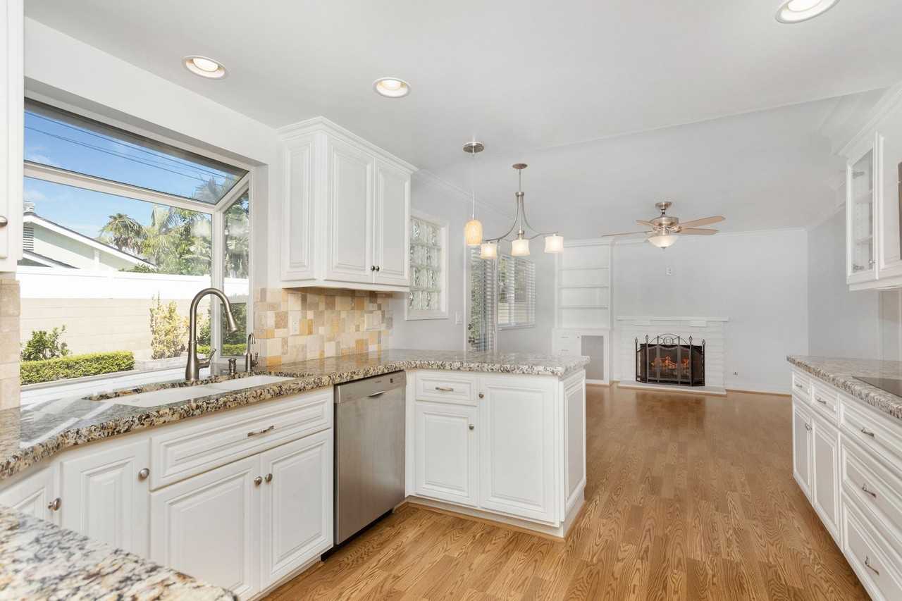 9091 Aloha Dr - Photo 2 of 25