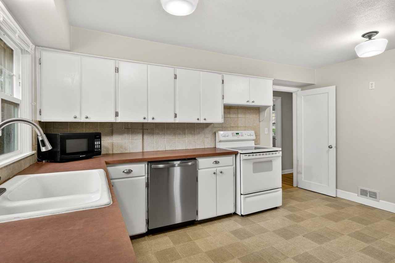 3660 Se Tenino St - Photo 4 of 40