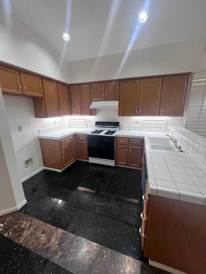 8563 Summit Brook Ct - Photo 2 of 21