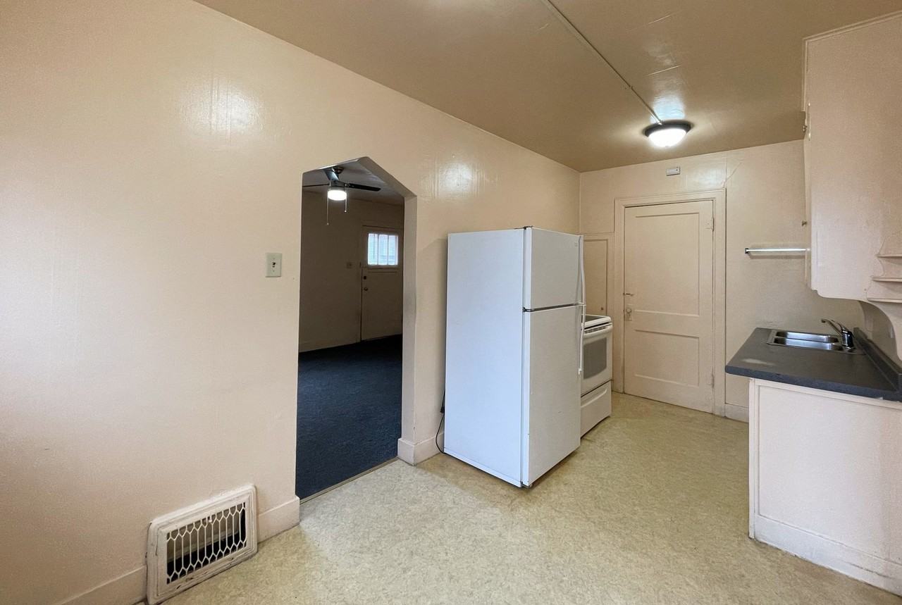 7 N Elm St - Photo 4 of 11