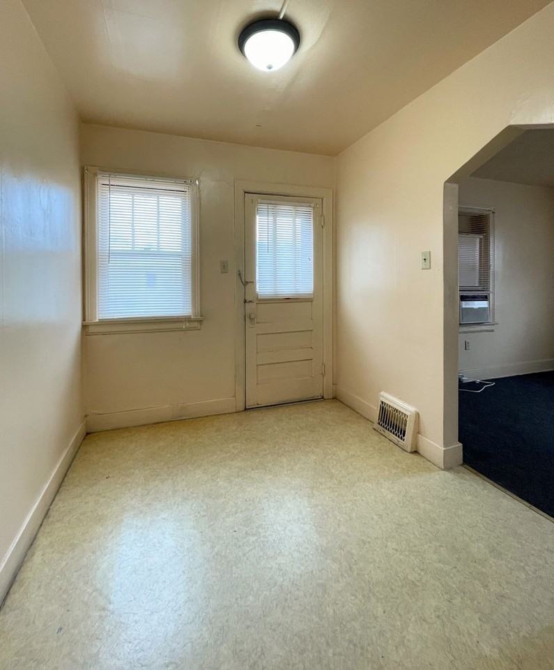 7 N Elm St - Photo 5 of 11