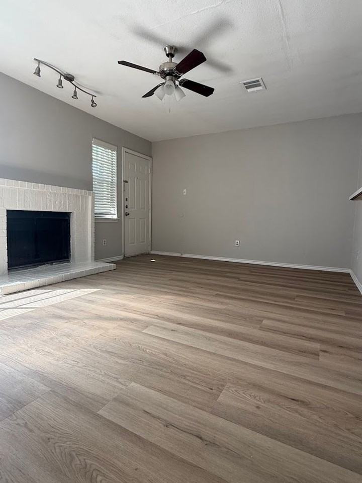 1844 River Crossing Cir - Photo 3 of 17