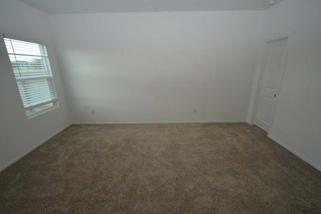 404 Bass Dr - Photo 2 of 36