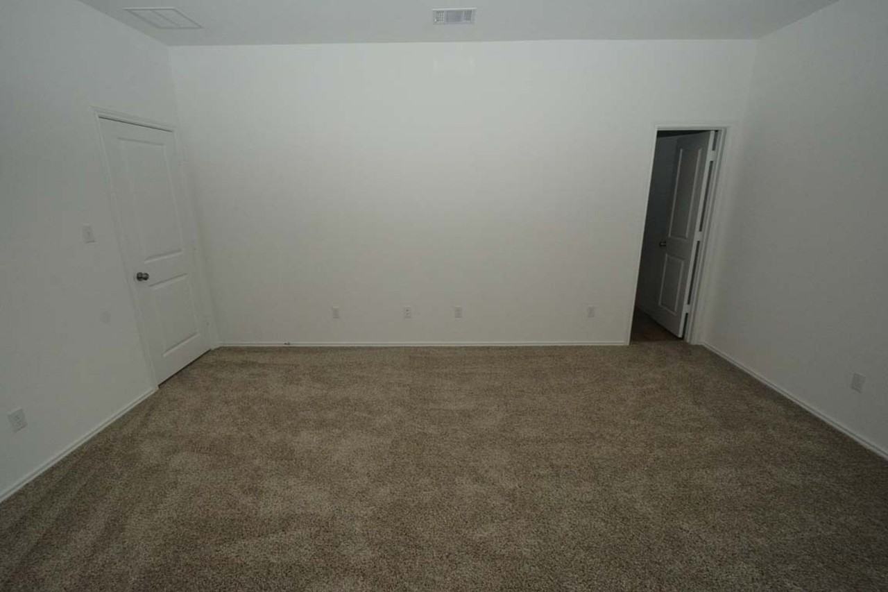 404 Bass Dr - Photo 3 of 36