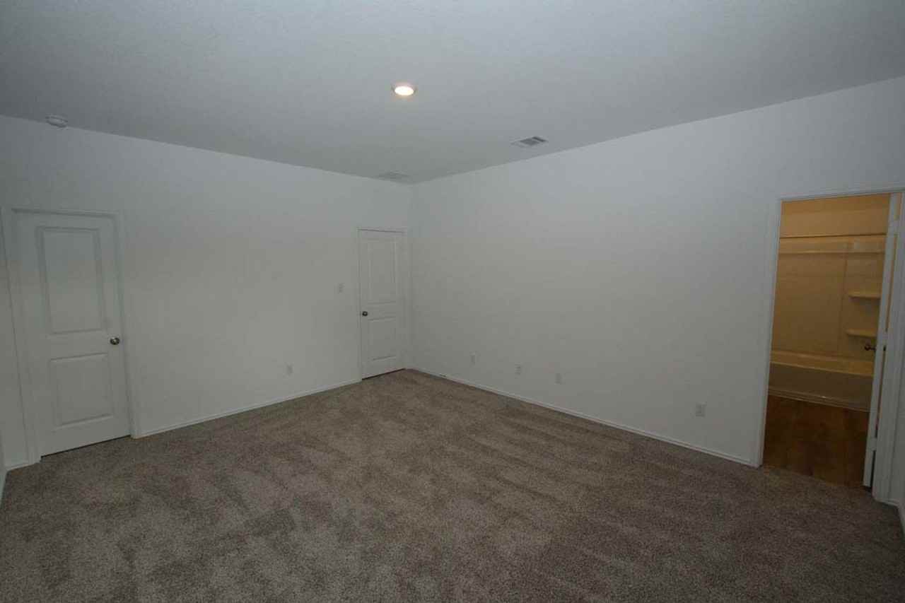 404 Bass Dr - Photo 7 of 36