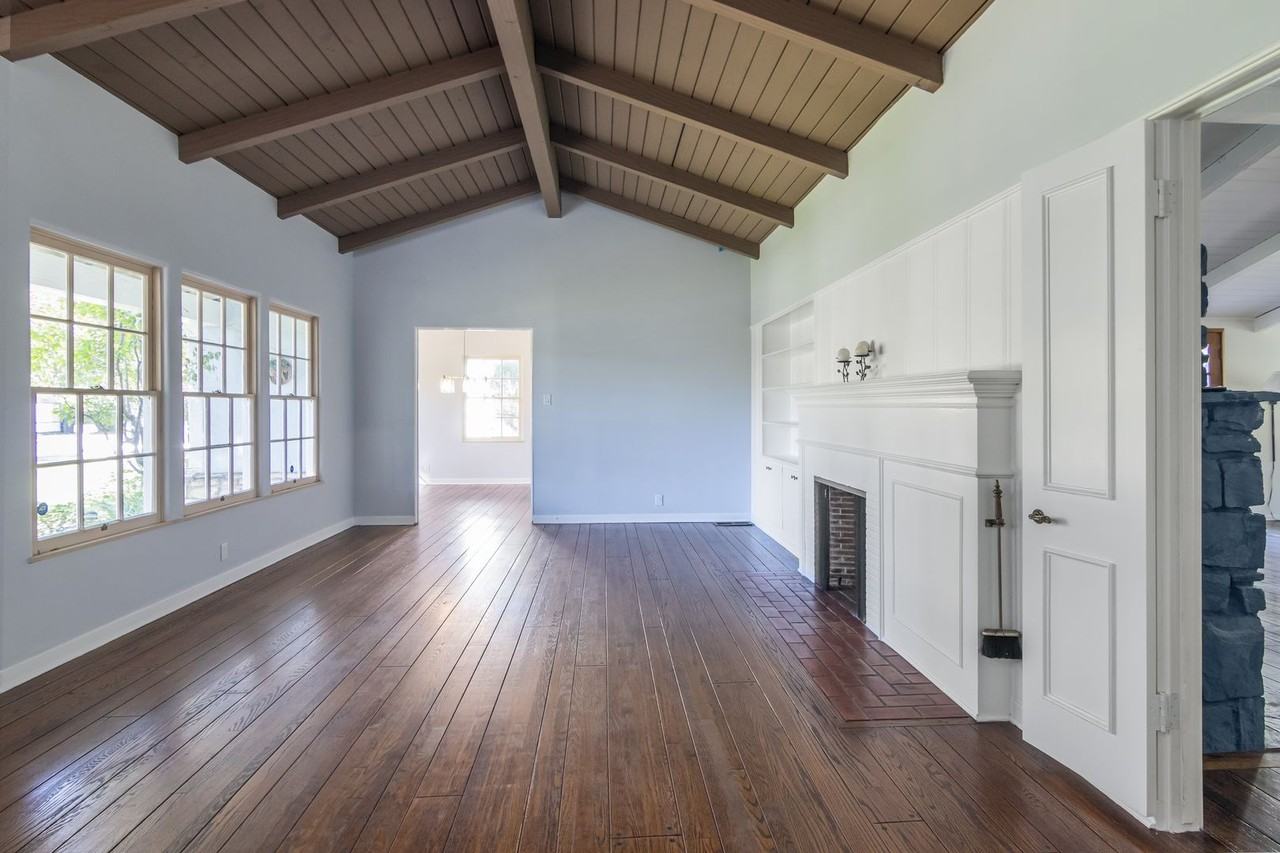 4668 Saint Clair Ave - Photo 4 of 38