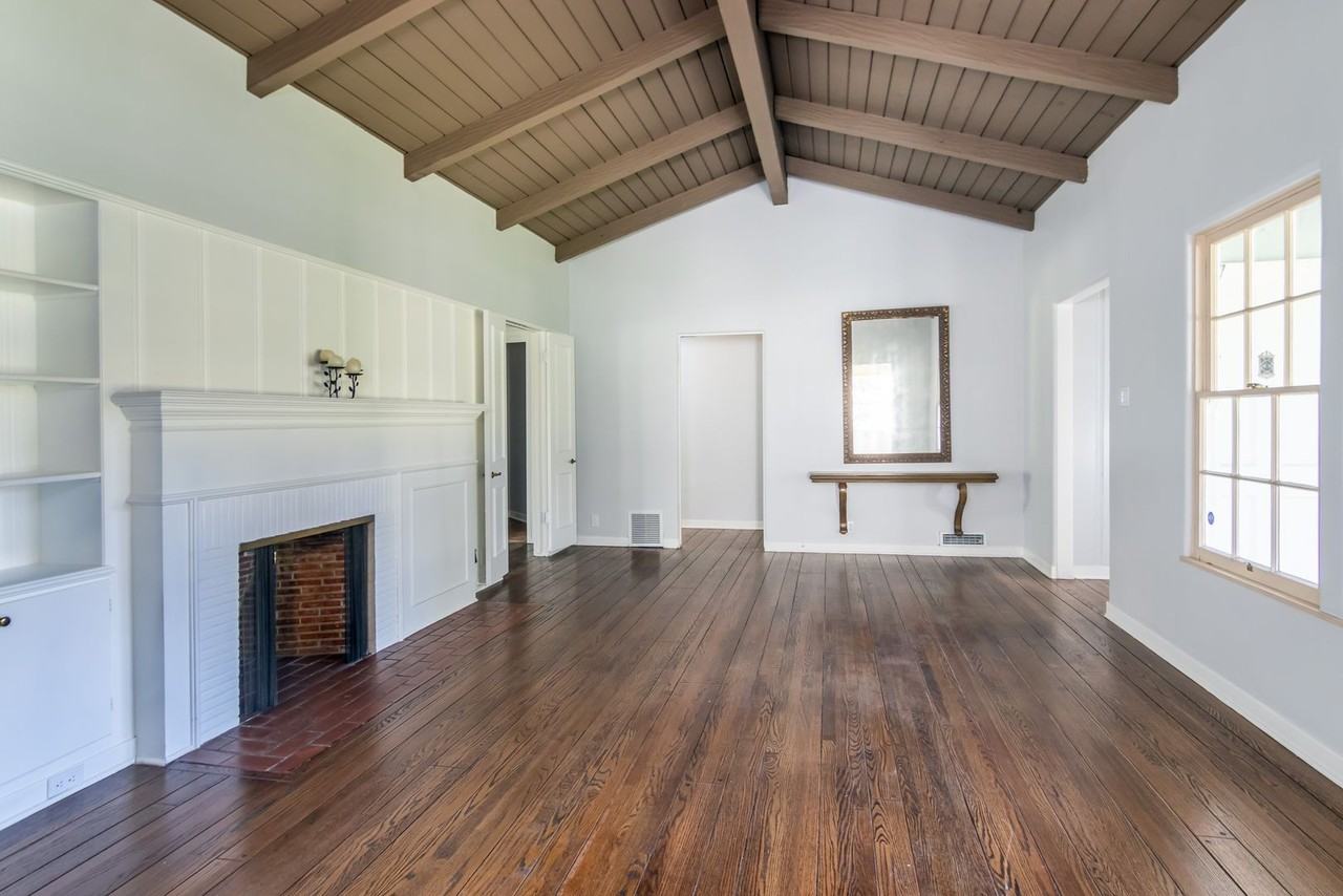 4668 Saint Clair Ave - Photo 6 of 38