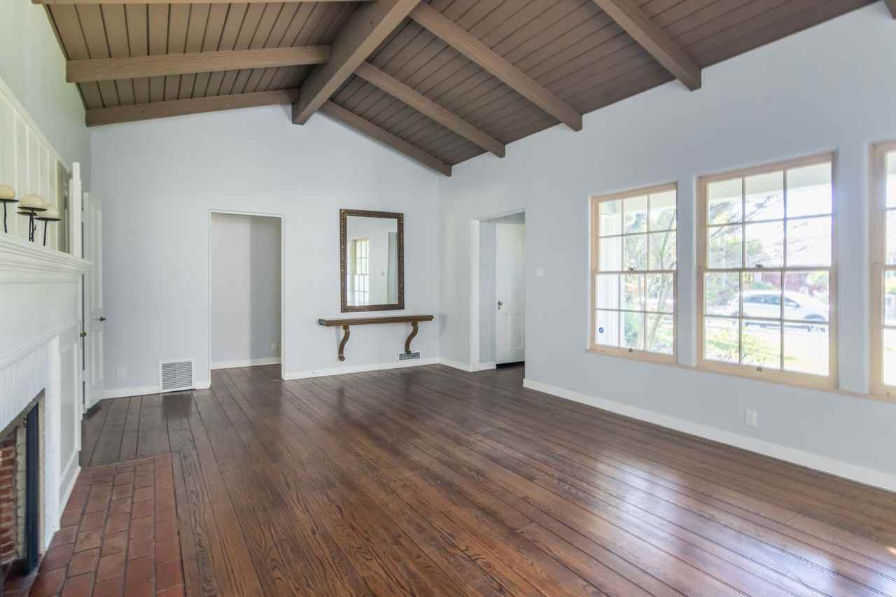 4668 Saint Clair Ave - Photo 7 of 38