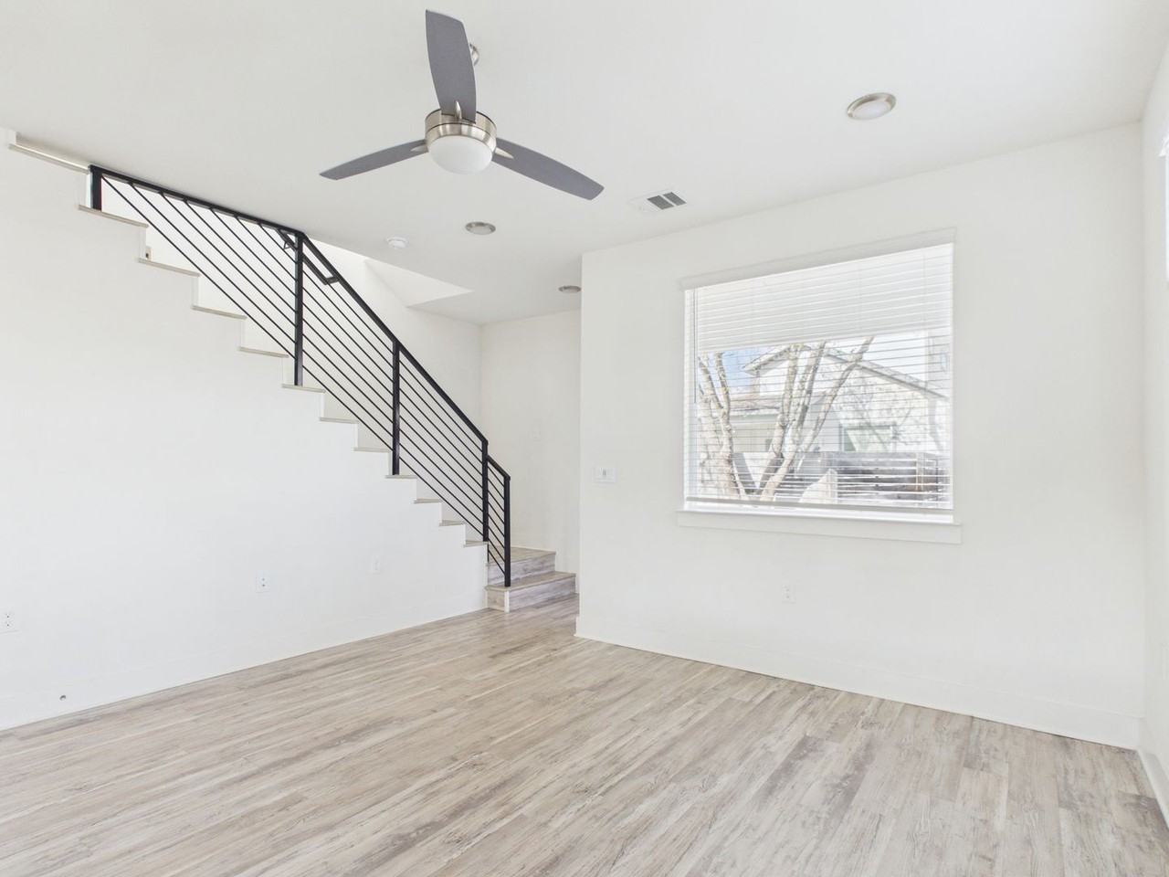 6815 Porter St - Photo 6 of 33