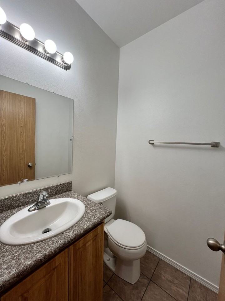 1620 W Lee St #4 - Photo 3 of 23