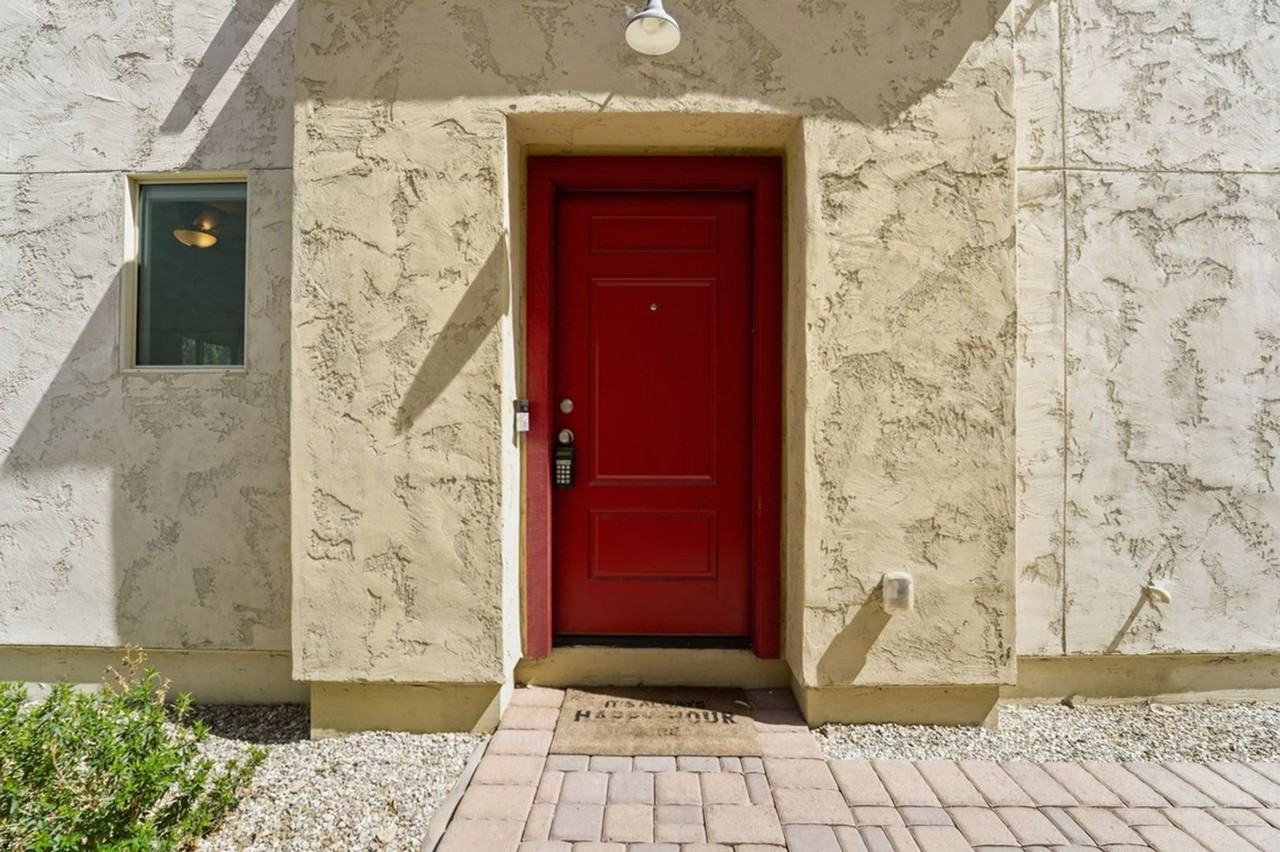 2146 W Harmont Dr - Photo 3 of 38