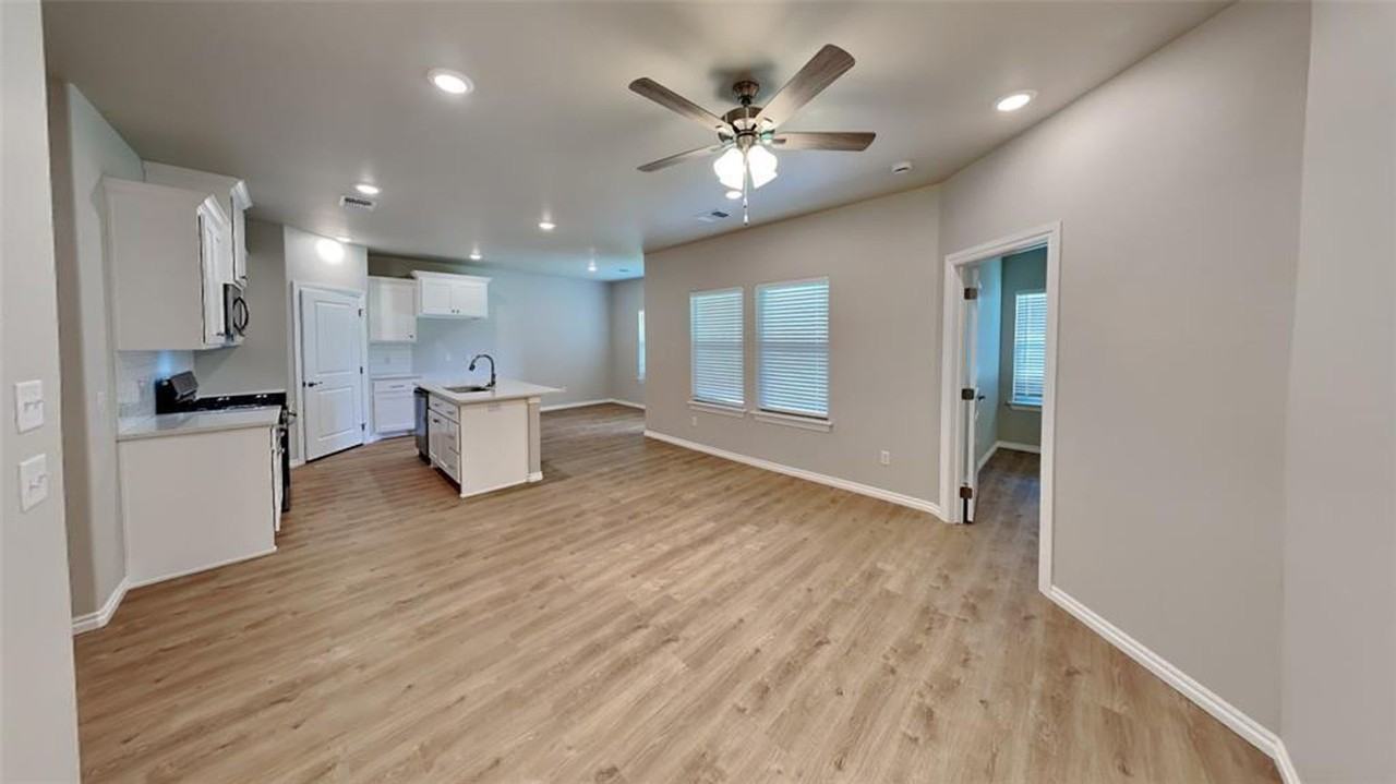 7040 Labelle Dr - Photo 5 of 18