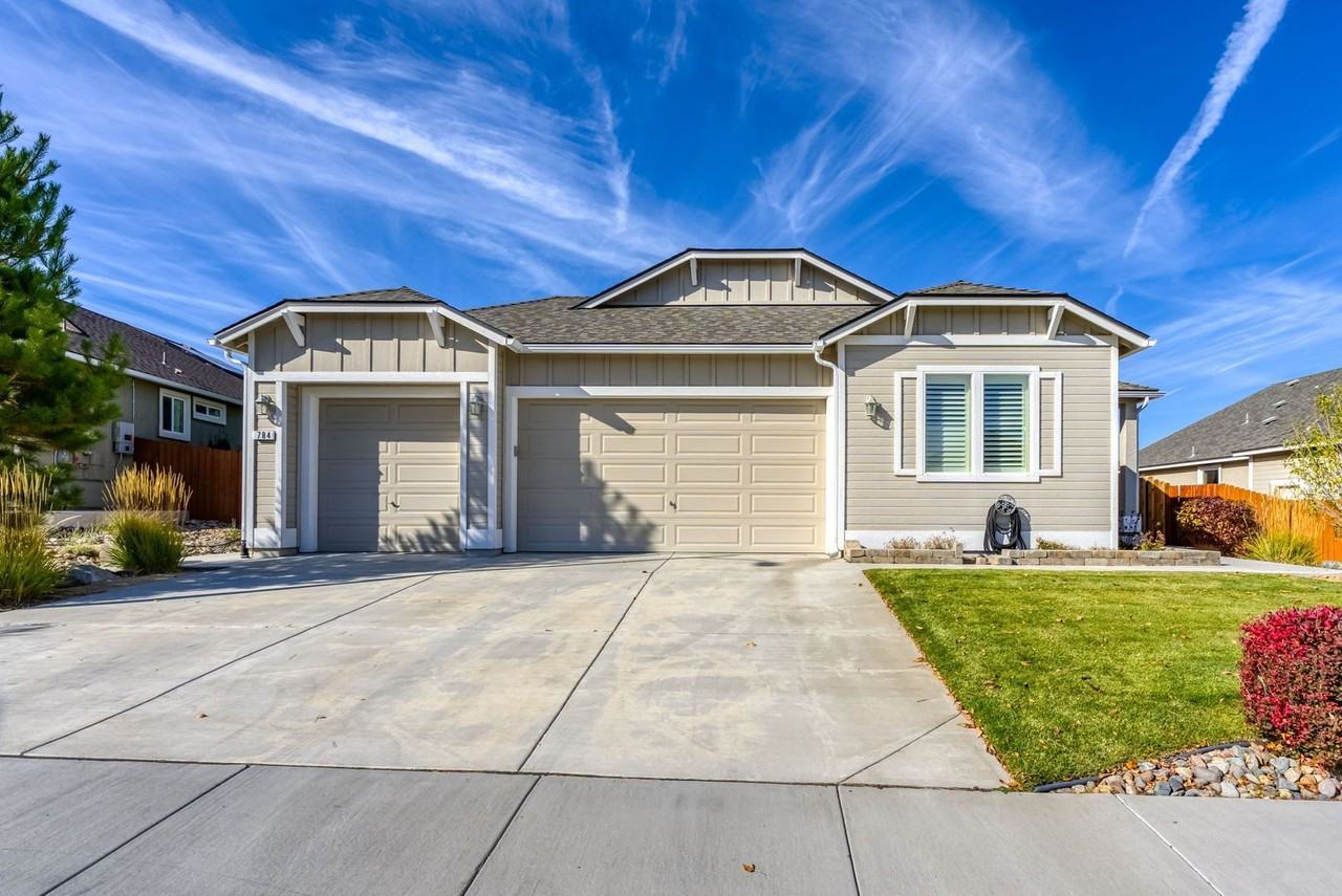 784 Ahwanee Dr - Photo 2 of 44