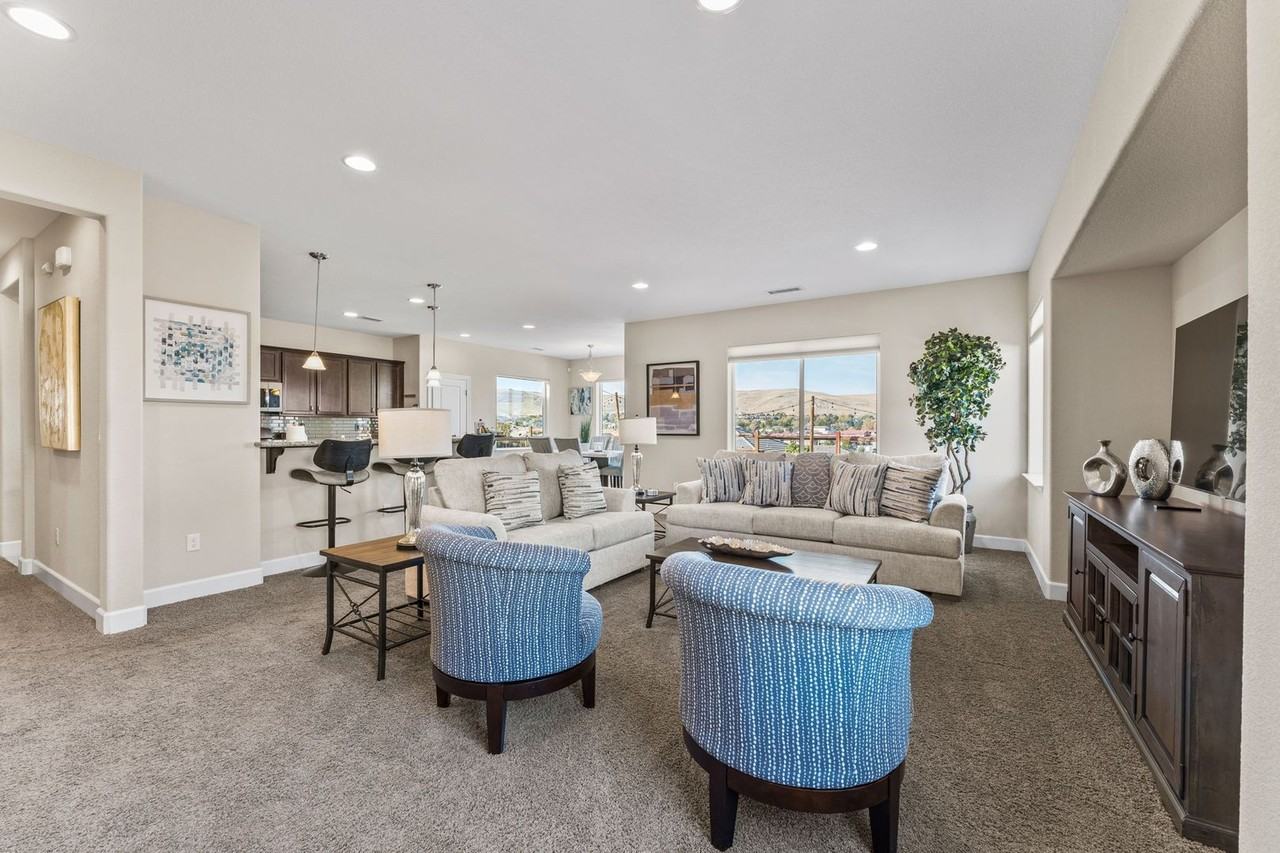 784 Ahwanee Dr - Photo 3 of 44