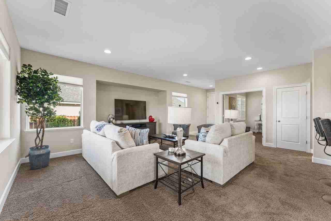 784 Ahwanee Dr - Photo 7 of 44