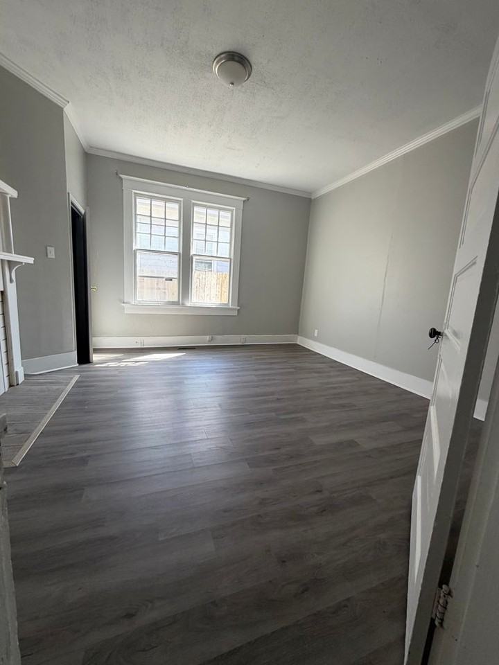 150 Arlington Ave - Photo 6 of 9