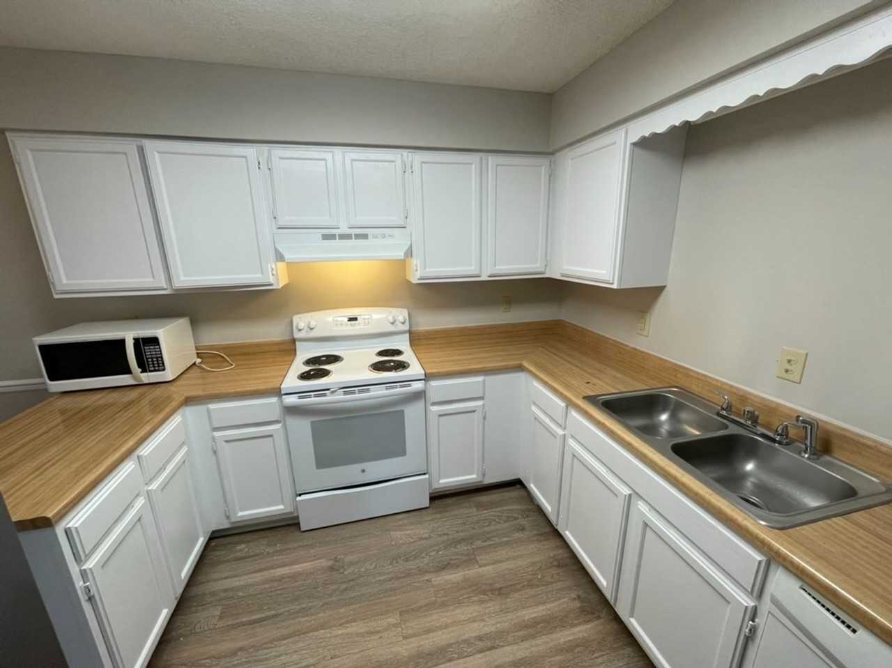 4716 Walden Pond Dr #B - Photo 2 of 14