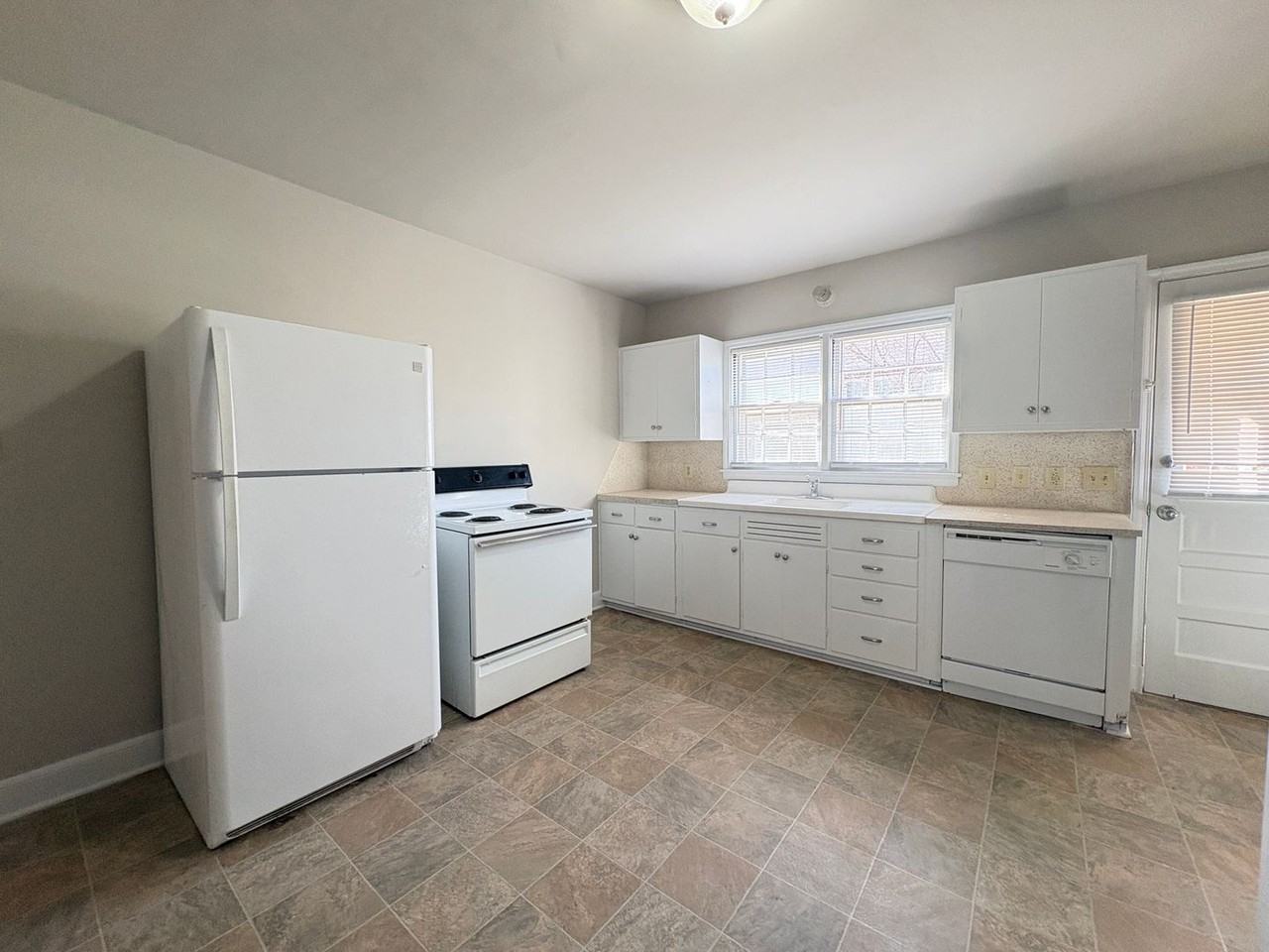 1915 Walker Ave - Photo 6 of 15