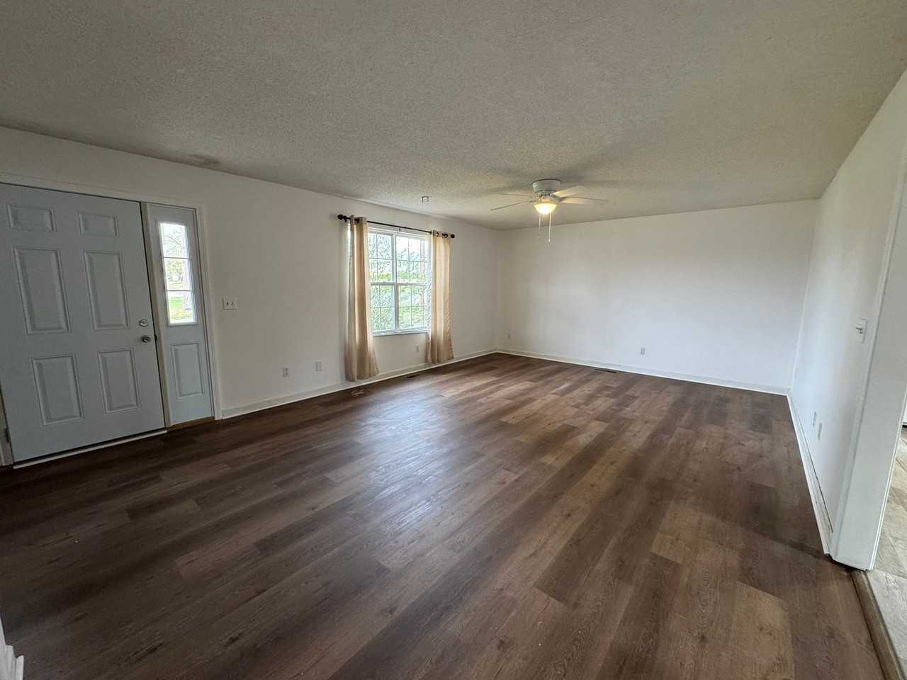 544 Coffee Ave - Photo 5 of 17