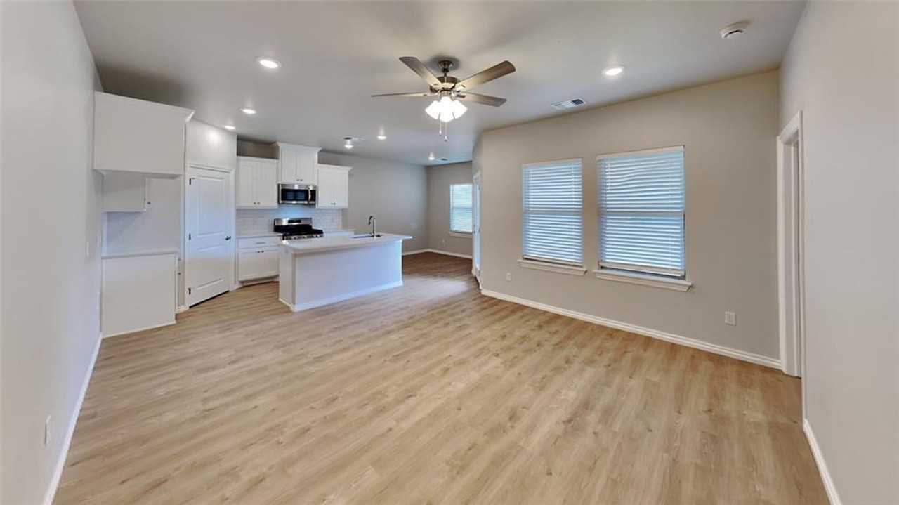 7036 Labelle Dr - Photo 4 of 17