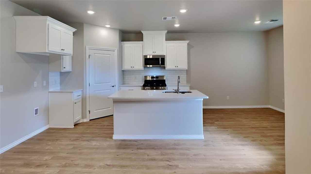 7036 Labelle Dr - Photo 5 of 17