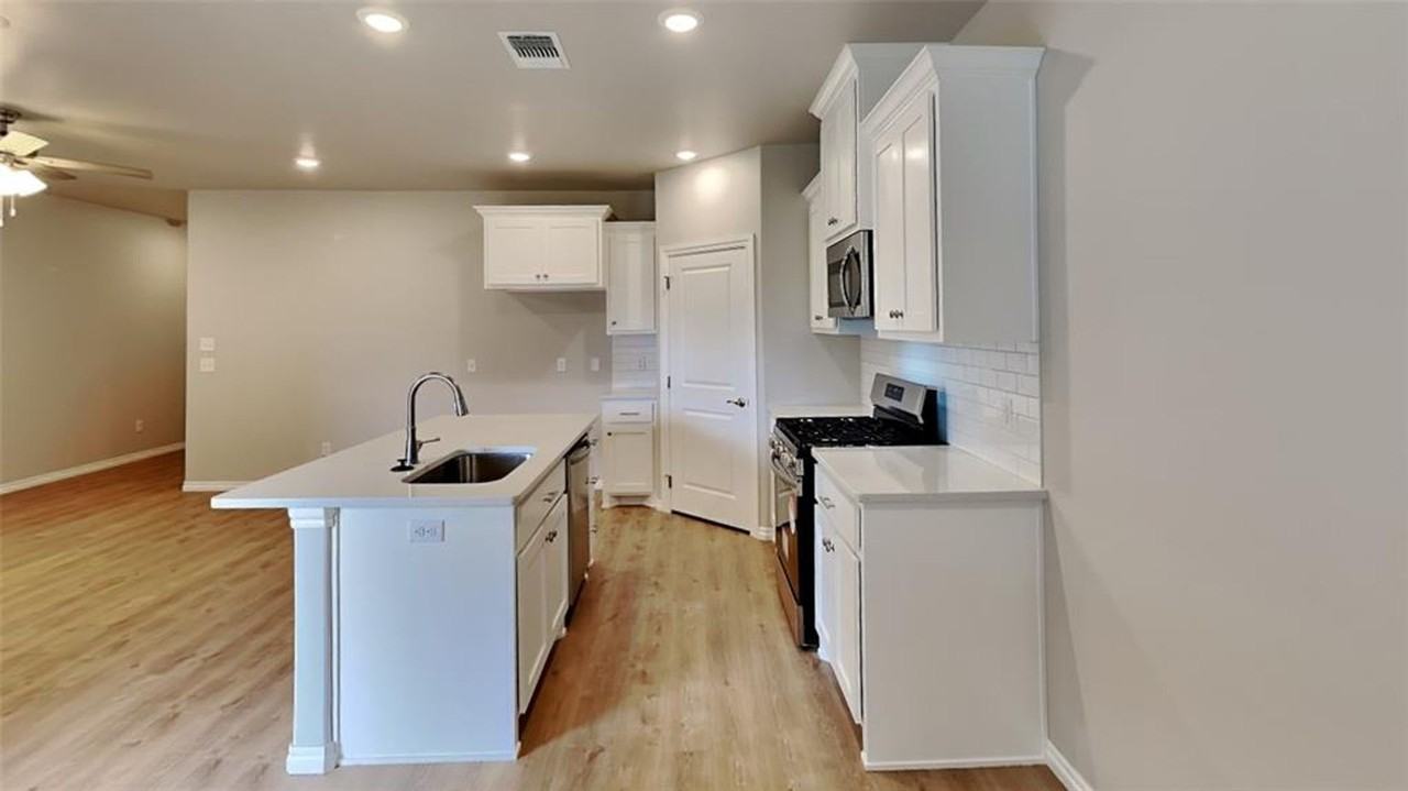 7036 Labelle Dr - Photo 6 of 17