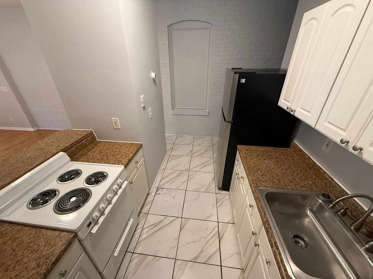 178 S Whitney St - Photo 3 of 9