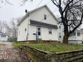 featured image of 689 Kling St