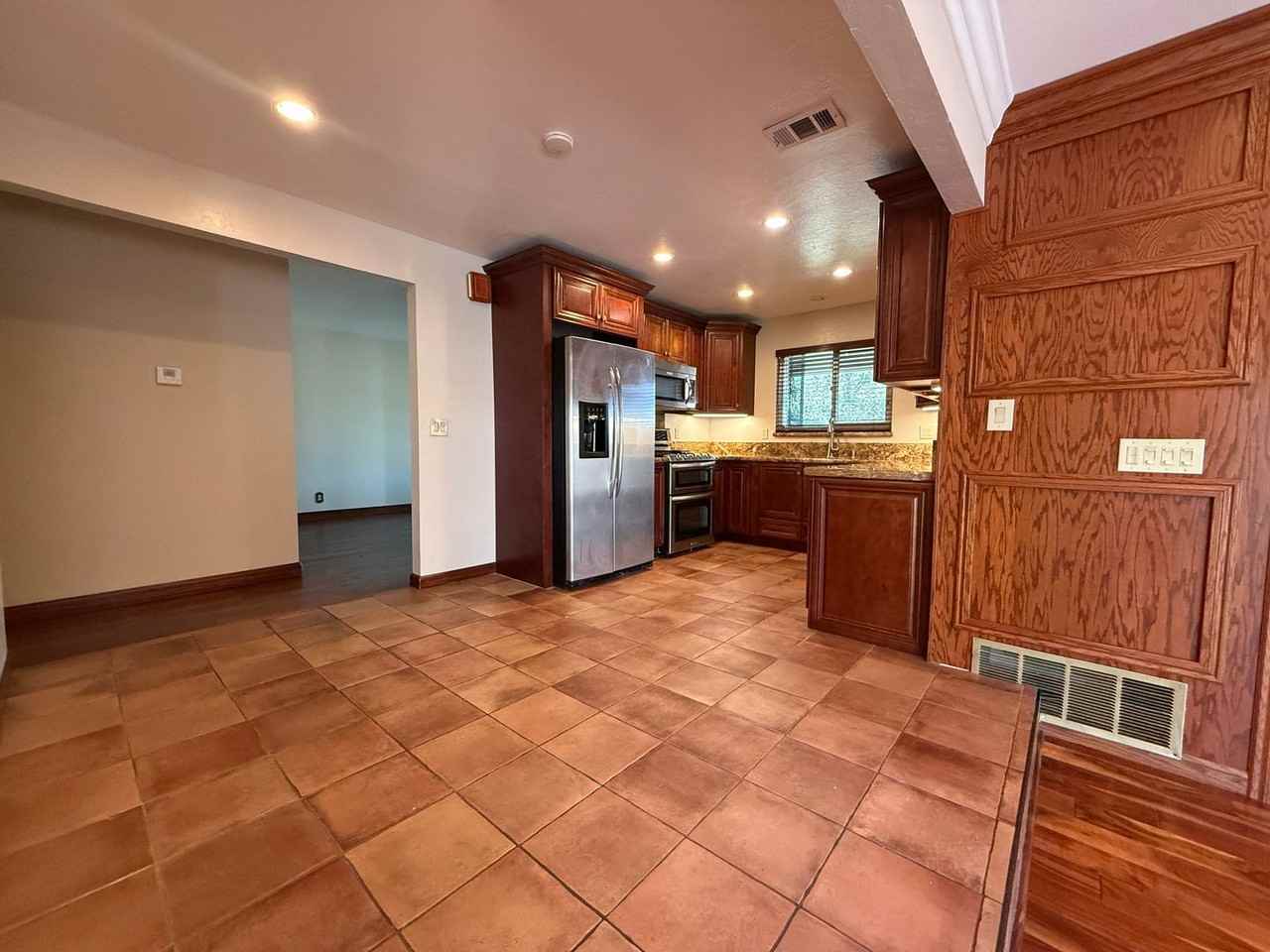 1676 Woodridge Way - Photo 5 of 13