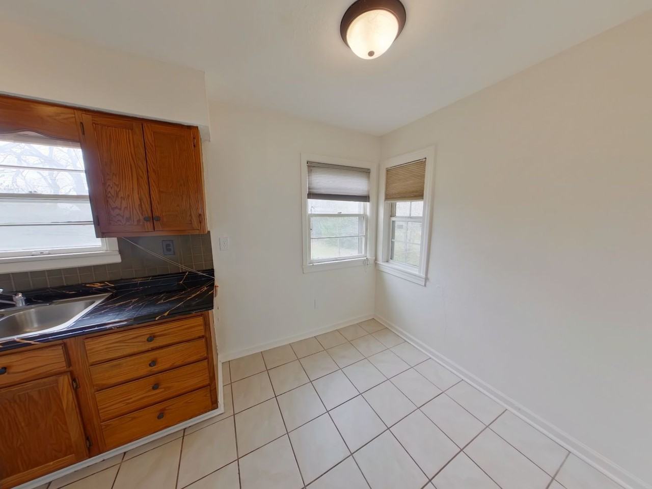 1607 N Erie St - Photo 3 of 8