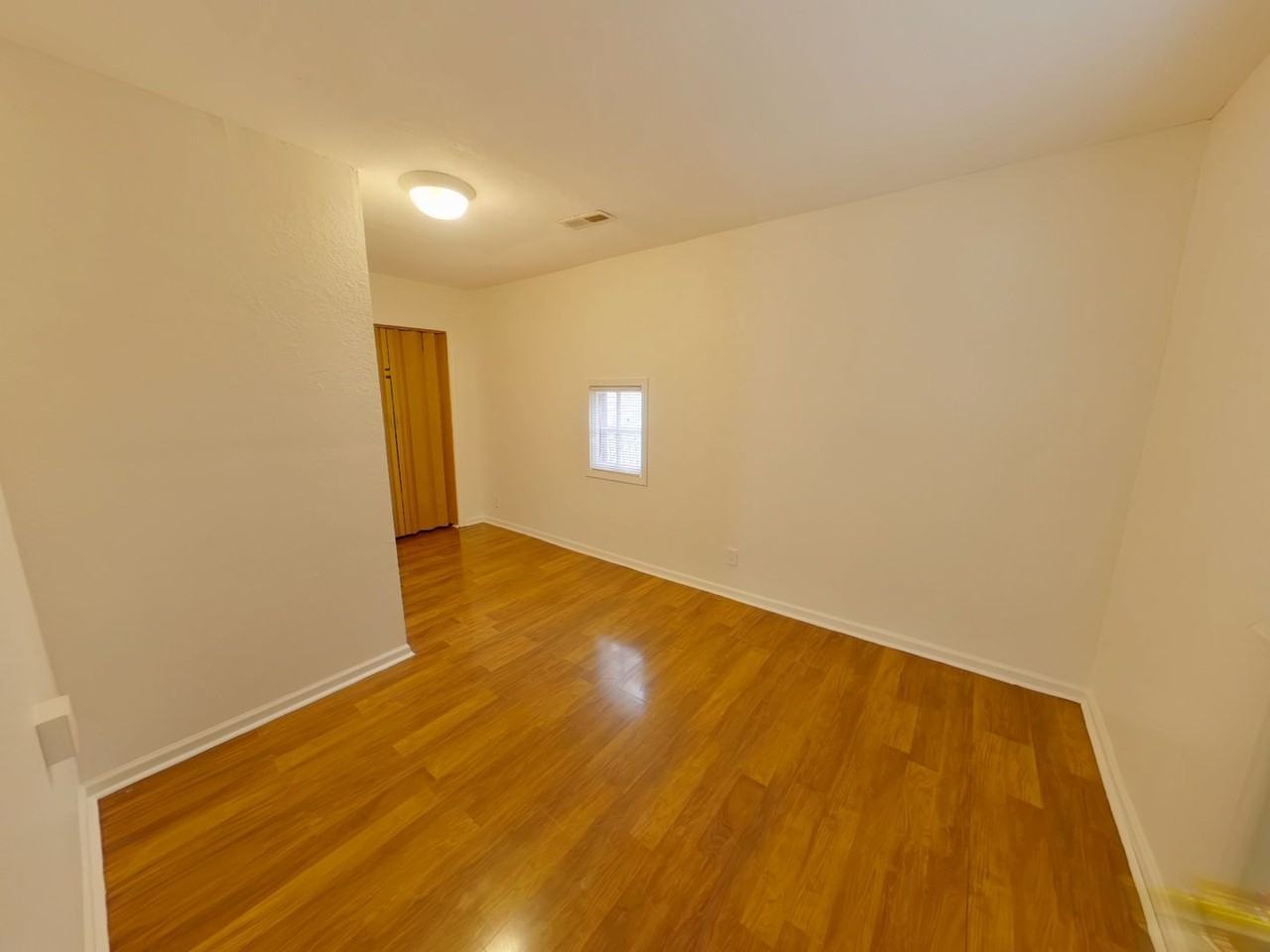 1607 N Erie St - Photo 5 of 8