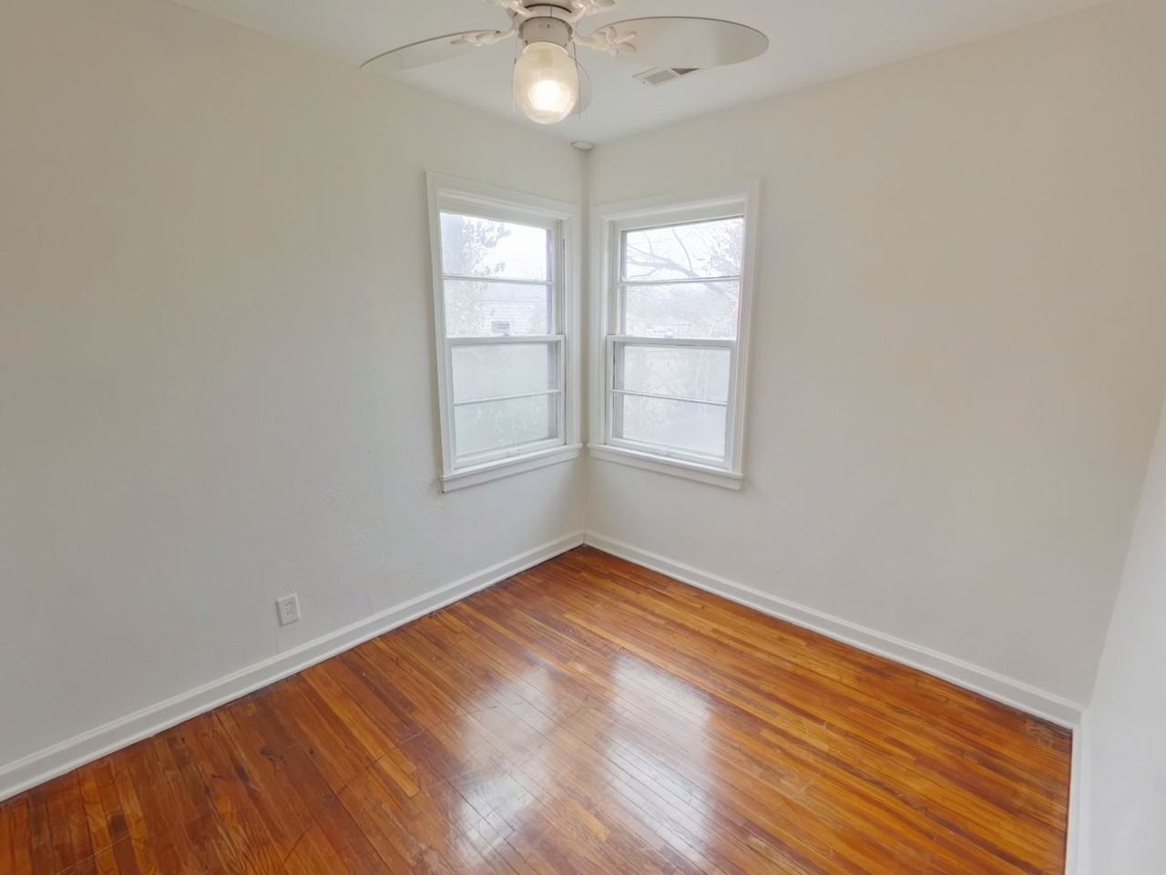 1607 N Erie St - Photo 6 of 8