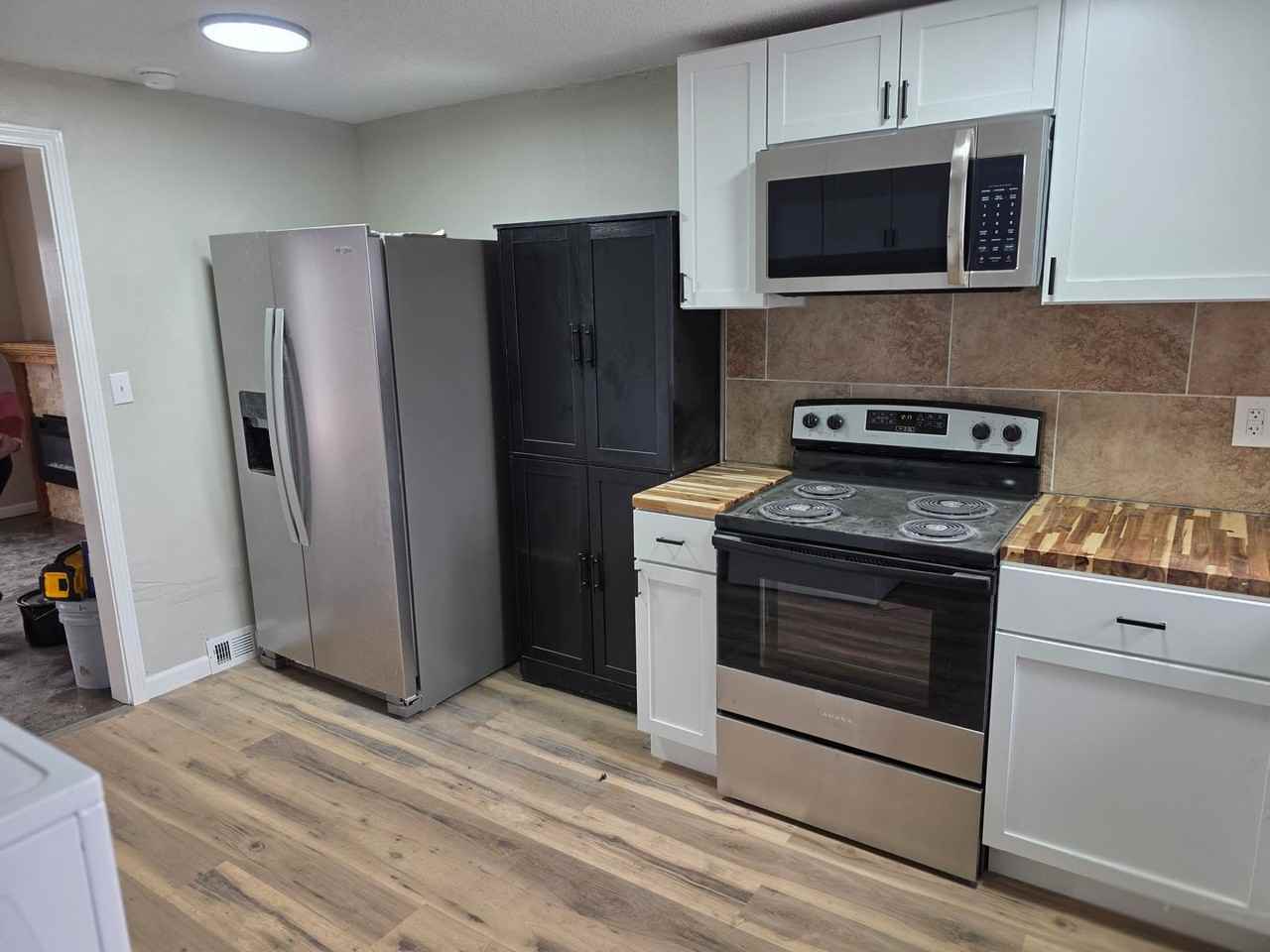 214 Lobban St - Photo 3 of 20