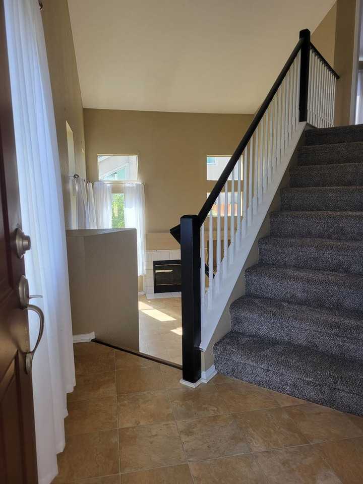 358 Flagstone Cir - Photo 4 of 32