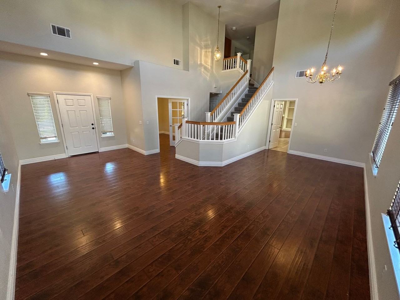 813 Allen Ct - Photo 4 of 31