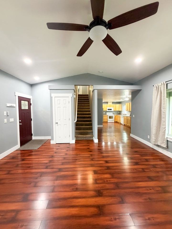 4782 Creston Ln Ne - Photo 2 of 15